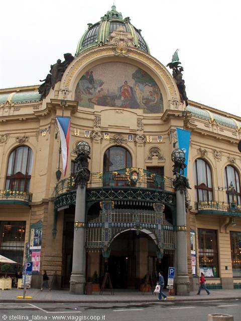 Municipio con decorazioni di Mucha