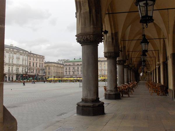 La piazza del mercato dal Palazzo del tessuto