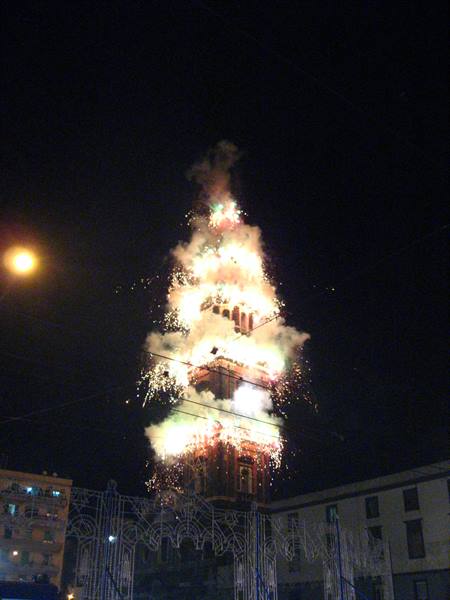 Il campanile in fiamme