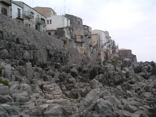 Cefalù - mura megalitiche sul mare