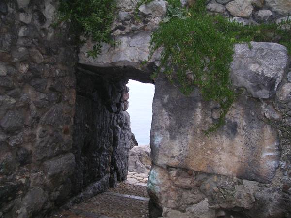 Cefalù - porta sulla scogliera