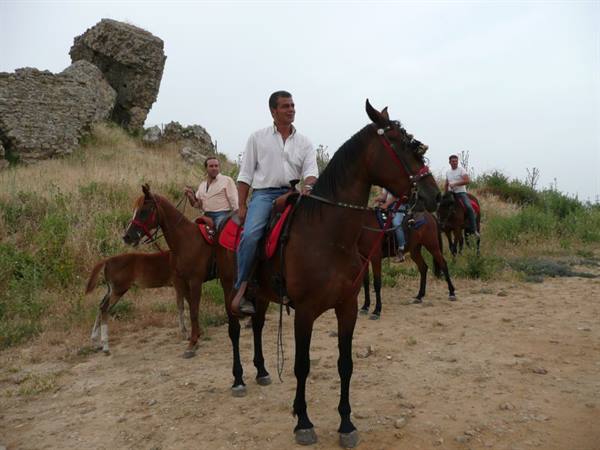 AIDONE - rovine del castello e .....cavalieri