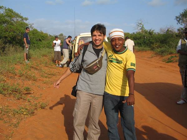 Alessio e Dida - strada per lo Tsavo East