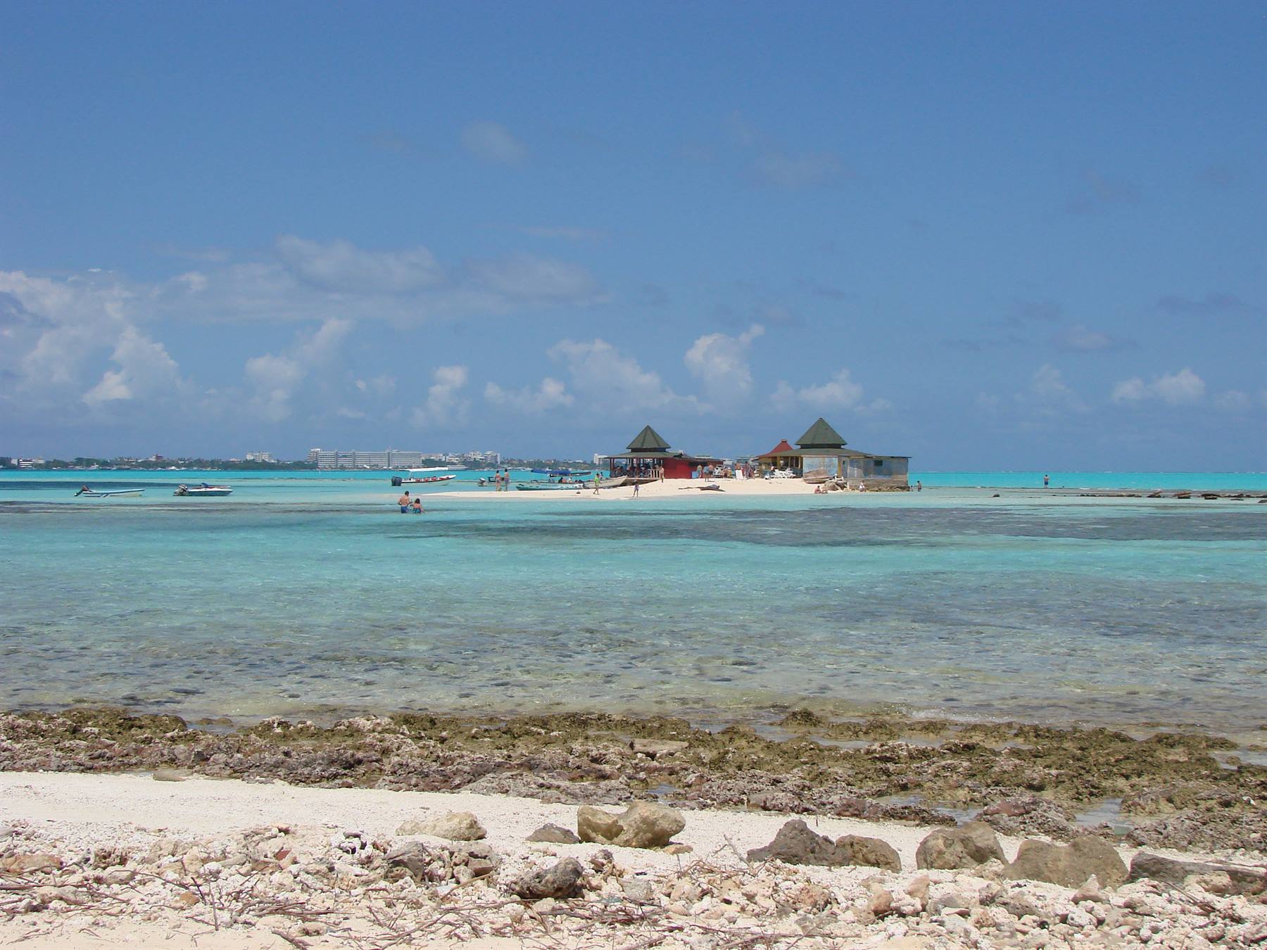 El Acuario visto da Haynes Cay