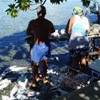 Glorine e famiglia puliscono il pesce x la cena POLINESIA FRANCESE 