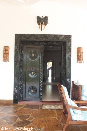 ...la porta d'ingresso...