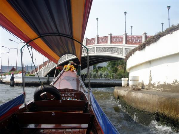 Bangkok in barca sui canali