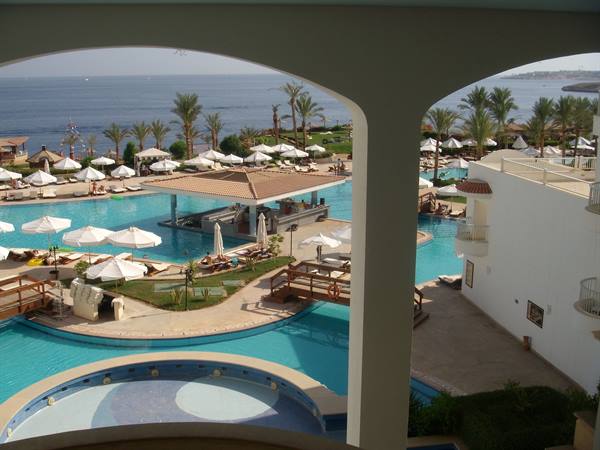 il bar della piscina principale