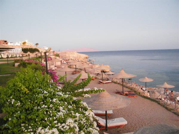 le spiagge e Tiran al tramonto