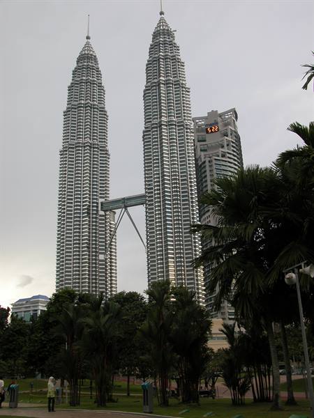 LE PETRONAS TWIN TOWERS