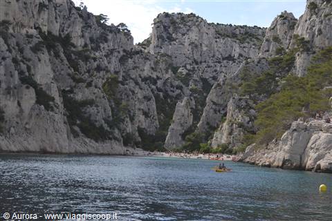 Cassis: spettacolari baie rocciose