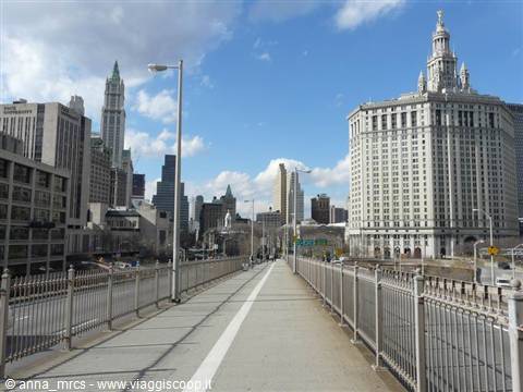 Lasciando Manhattan dal Brooklyn Bridge