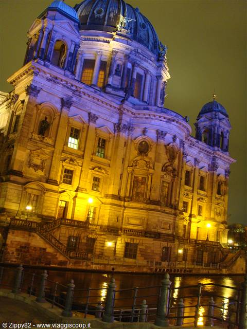Il Berliner Dom di notte