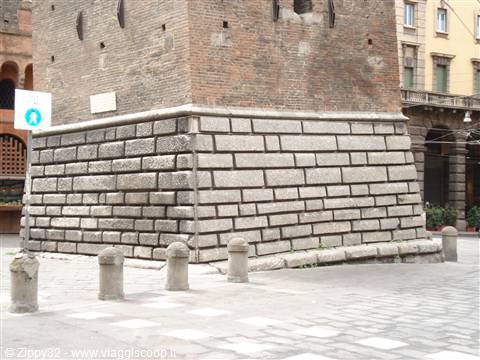 La pendenza delle torri pendenti