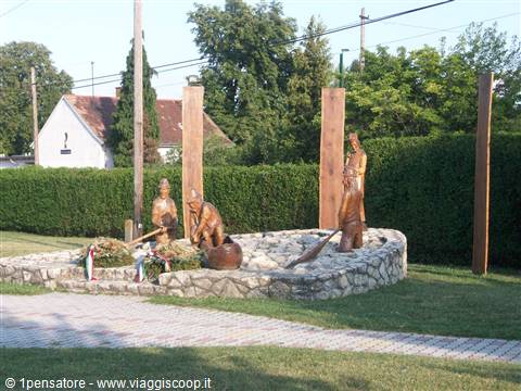 Voniarcvashegy - sculture in legno