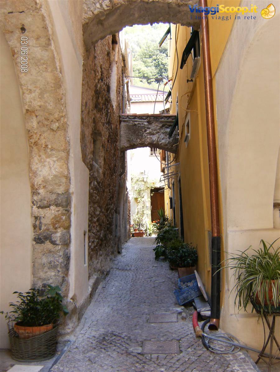 Zuccarello , Castelvecchio di Roccabarbena e Bardineto
