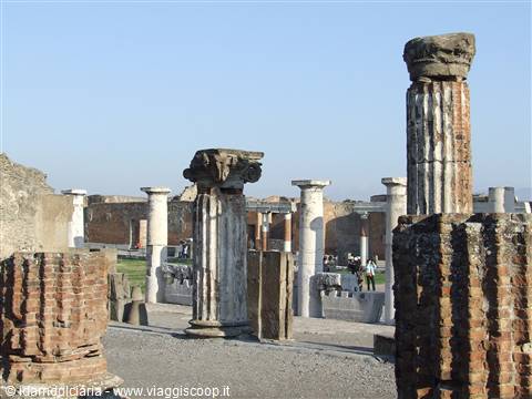 POMPEI - Colonne