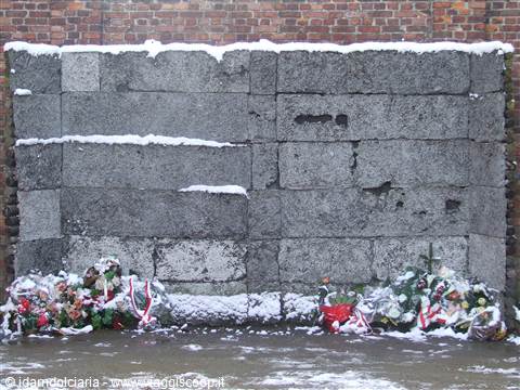 AUSCHWITZ