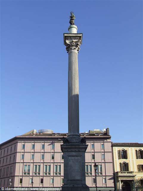ROMA - Colonna corinzia dalla Basilica di Massenzio