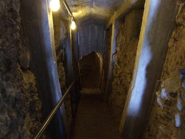 TUSCANIA (VT) - Ingresso alla tomba della Regina
