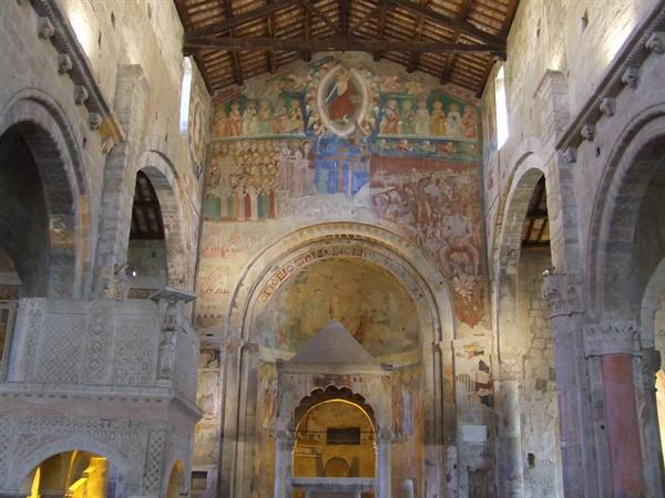 TUSCANIA