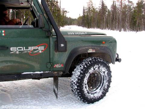 il Defender 110 morde la neve