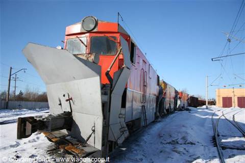 ed un moderno treno spazzaneve