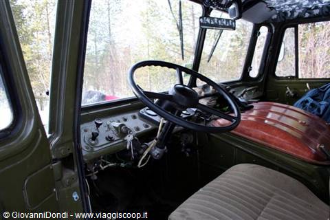 L'interno del camion Gaz