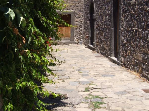 Altro scorcio del cortile del Castello