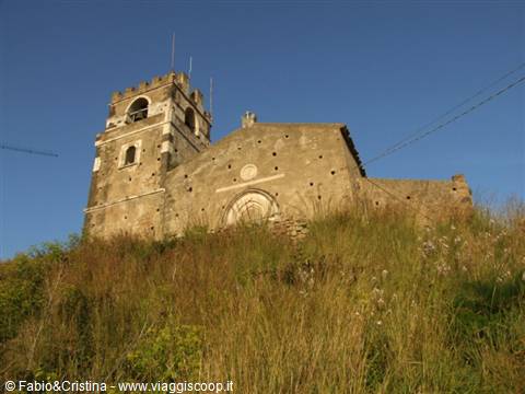 Calatabiano - Chiesa SS Crocifisso (1484) - vista da basso