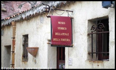 Brolo - Ingresso del Museo della Tortura