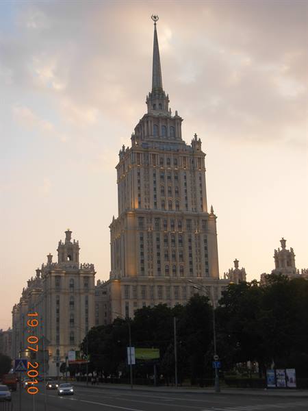 Mosca - hotel Ucraina visto dal fiume Moscova