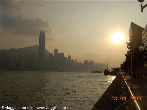 Hong Kong - tramonto sul Victoria Harbour