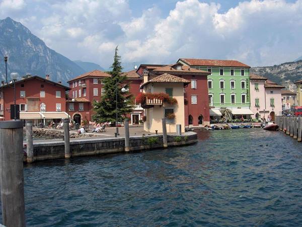 Torbole (porticciolo e casa del dazio)