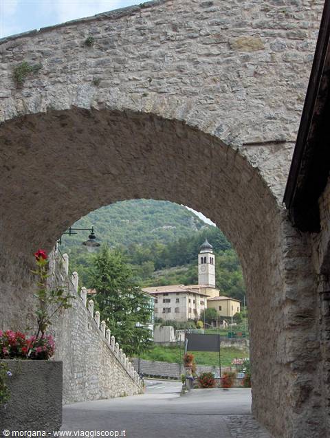 Tenno (stessa via sotto il castello)