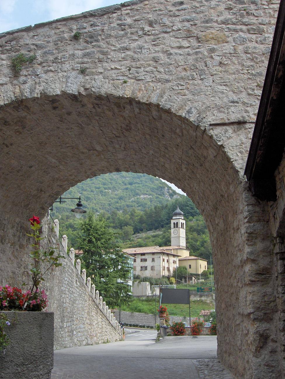 Tenno (stessa via sotto il castello)