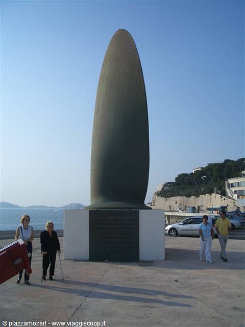 monumento allo straniero