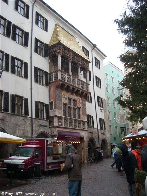 Mercatini di Natale sotto la neve a Innsbruck