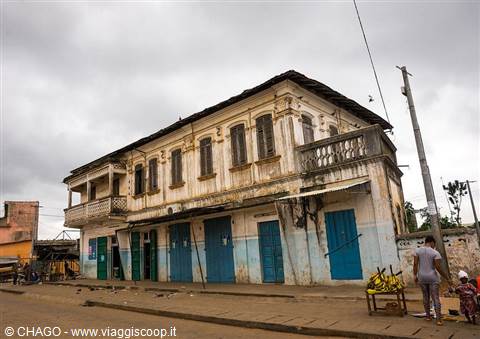casa coloniale a Porto Novo