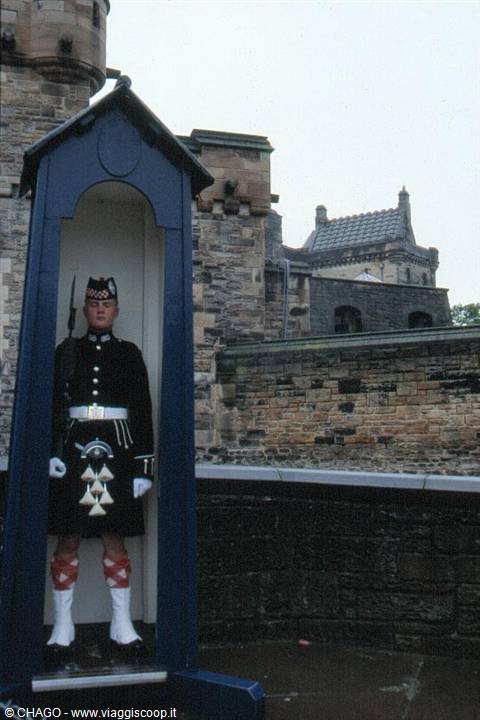 EDIMBURGO- GUARDIA AL CASTELLO