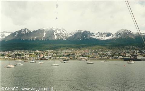 Ushuaia dal canale di Beagle