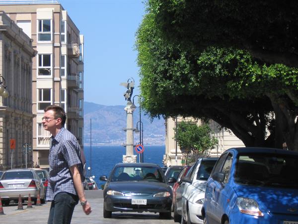 dall'altra parte c'è la Sicilia...