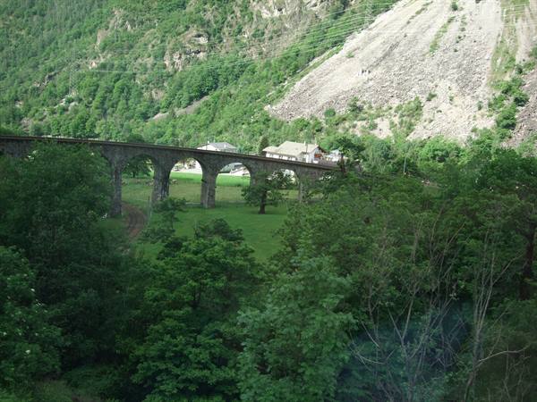 Il ponte a cerchio del Trenino Rosso