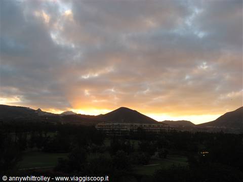 alba dal balcone dell hotel