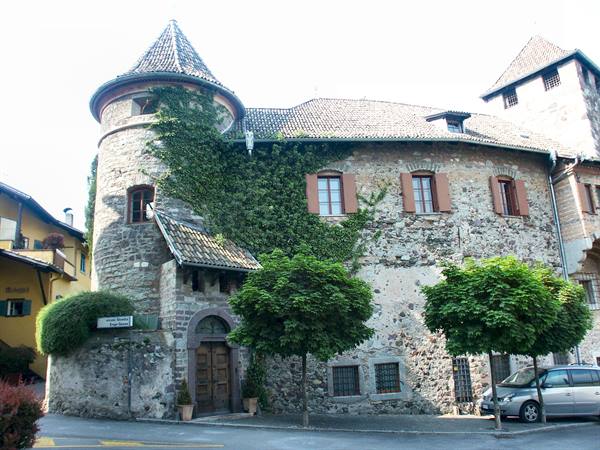Merano 032 - Lungo vie Cavour-Winkel-Dante