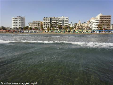 Lungomare dal mare di Larnaca