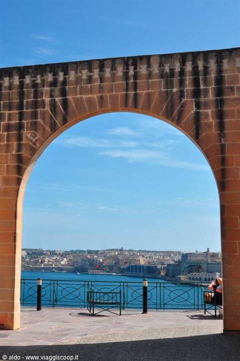 veduta della Grand Harbour dai lower barraca gardens