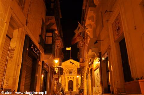 la cattedrale di san giovani by night