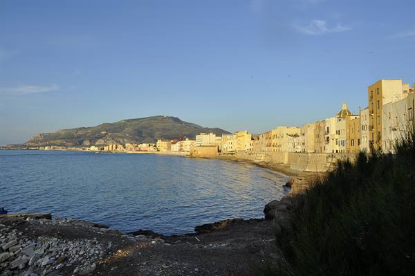 Trapani al tramonto e monte di Erice