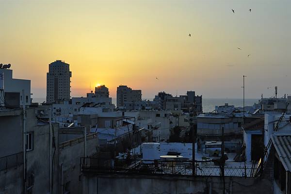 Tel Aviv al tramonto
